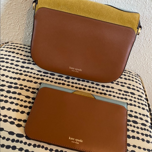 Kate Spade scalloped crossbody and wallet set 😍 - Picture 2 of 10